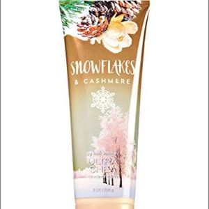 SNOWFLAKES & CASHMERE
Ultra Shea Body Cream
